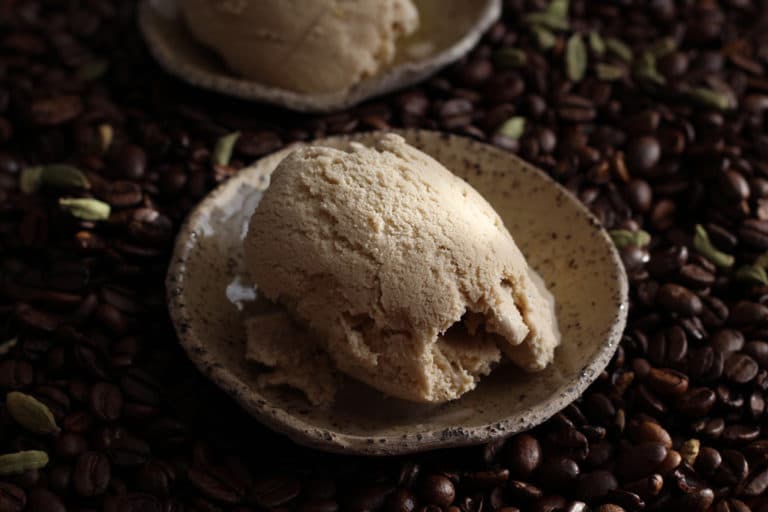 Gelado de moca com cardamomo