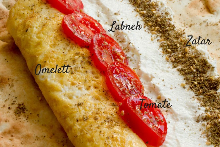 Embrulho: Omelete, labneh, tomate e zatar