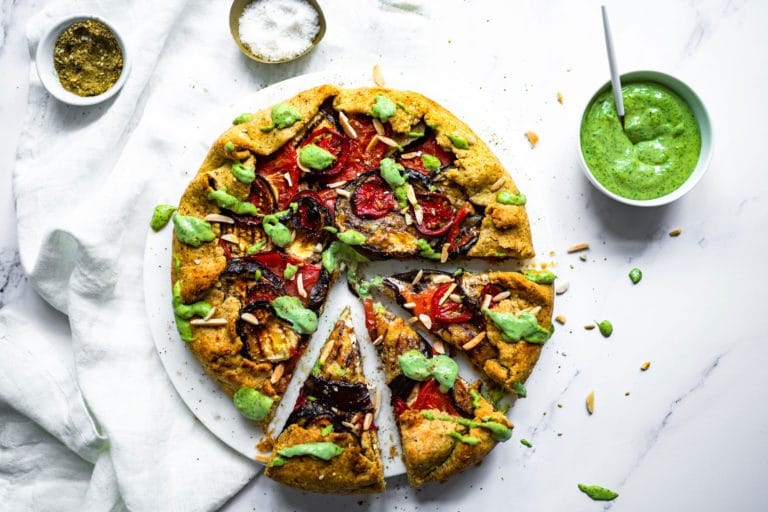 Galette mit Labneh, Aubergine und Tomaten