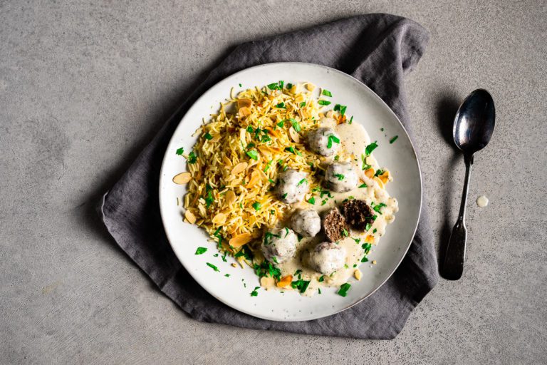 Kafta à la sauce au yaourt et riz au beurre