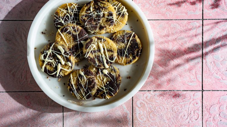 Marble cookies with tahini