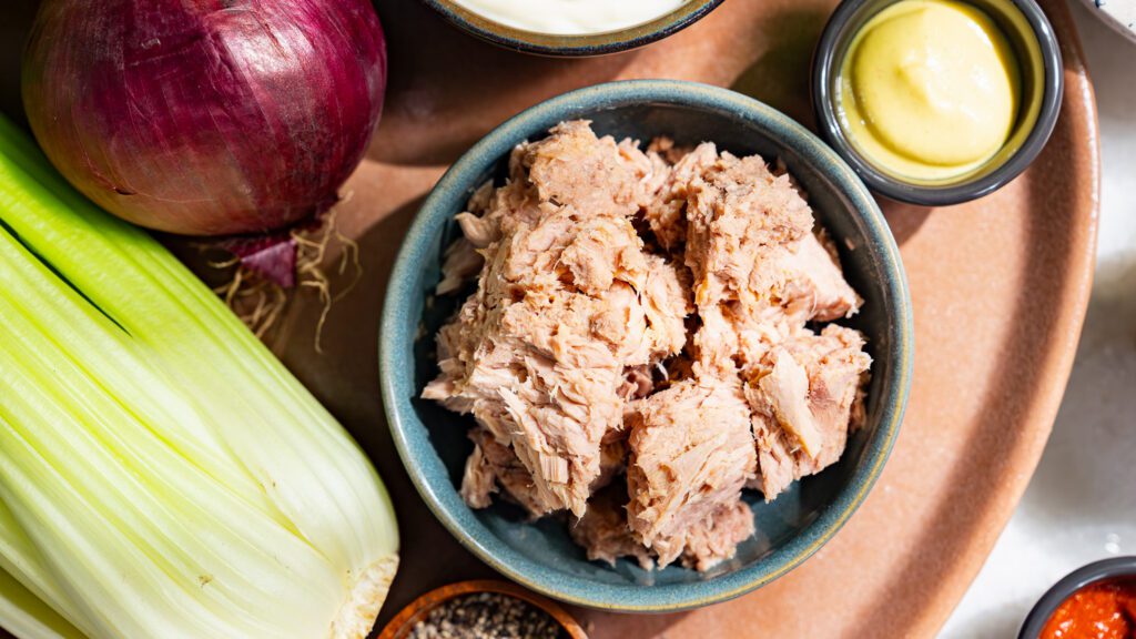 Thunfisch aus nachhaltigem Fang in einer Schüssel